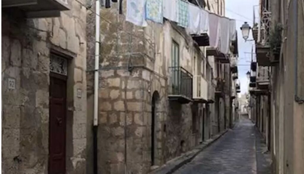 one euro houses